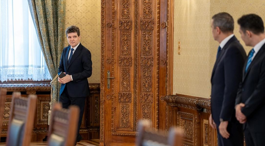 Partidele de centru blocate în disputa legii salarizării