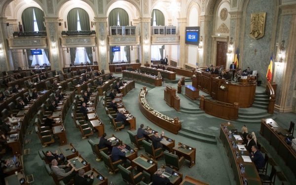 Dubla Admitere la Liceu, Blocată: Politică pe Spatele Copiilor