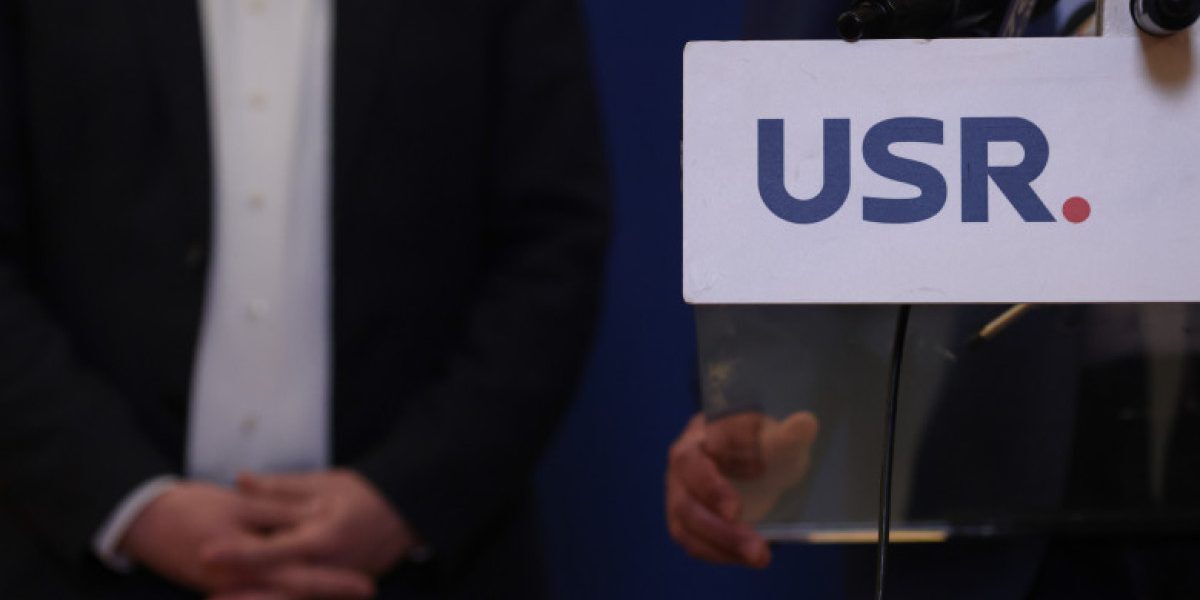USR dă PSD în judecată la CCR pentru aleși incompatibili