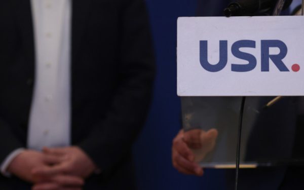 USR dă PSD în judecată la CCR pentru aleși incompatibili