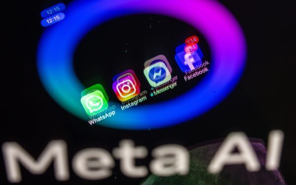 Meta: Copiii online, doar 2 ore pe zi și pauză de somn