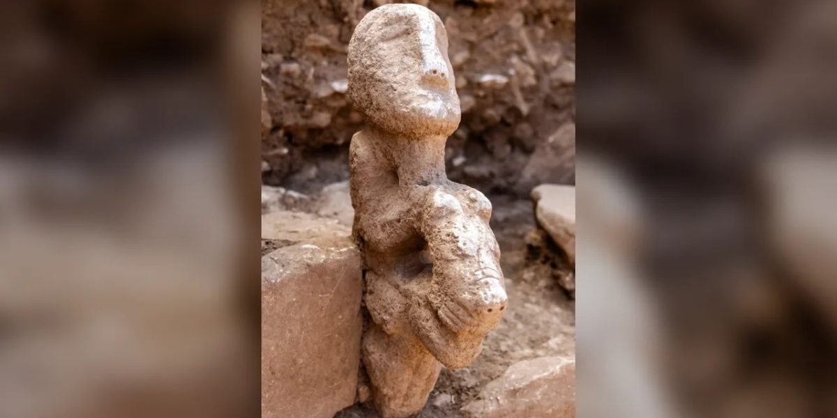 Statuie ULUITOARE: Om pe leopard, descoperire arheologică FĂRĂ precedent