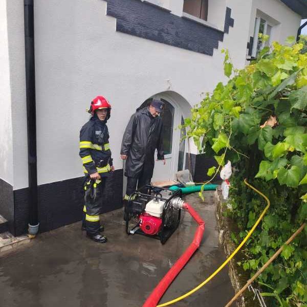 Borșa sub asediu: Pompierii intervin după furtuna cumplită