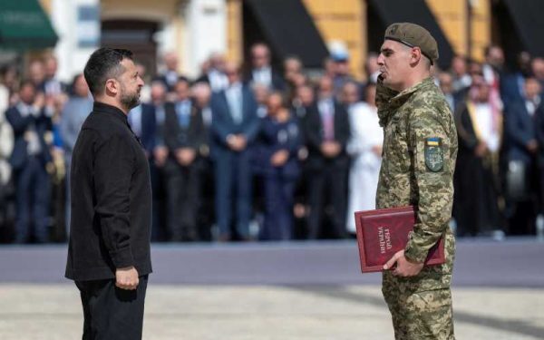 Zelenski pe front: Vizită surprinzătoare la trupele ucrainene