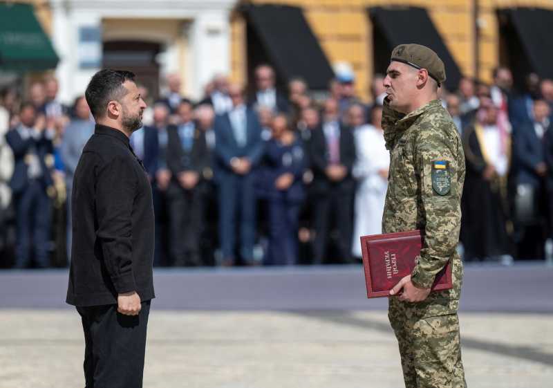 Zelenski pe front: Vizită surprinzătoare la trupele ucrainene