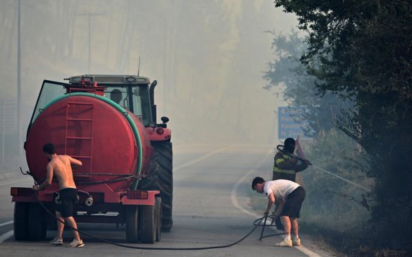 Incendiu Siviri: Evacuare pe mare