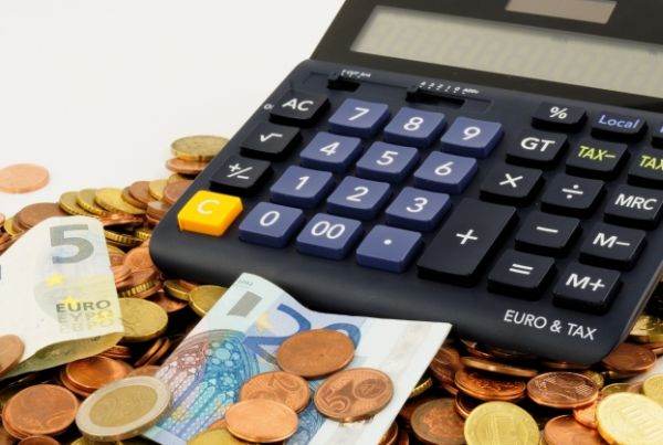 Euro la 5,2513 lei: moneda românească pierde teren