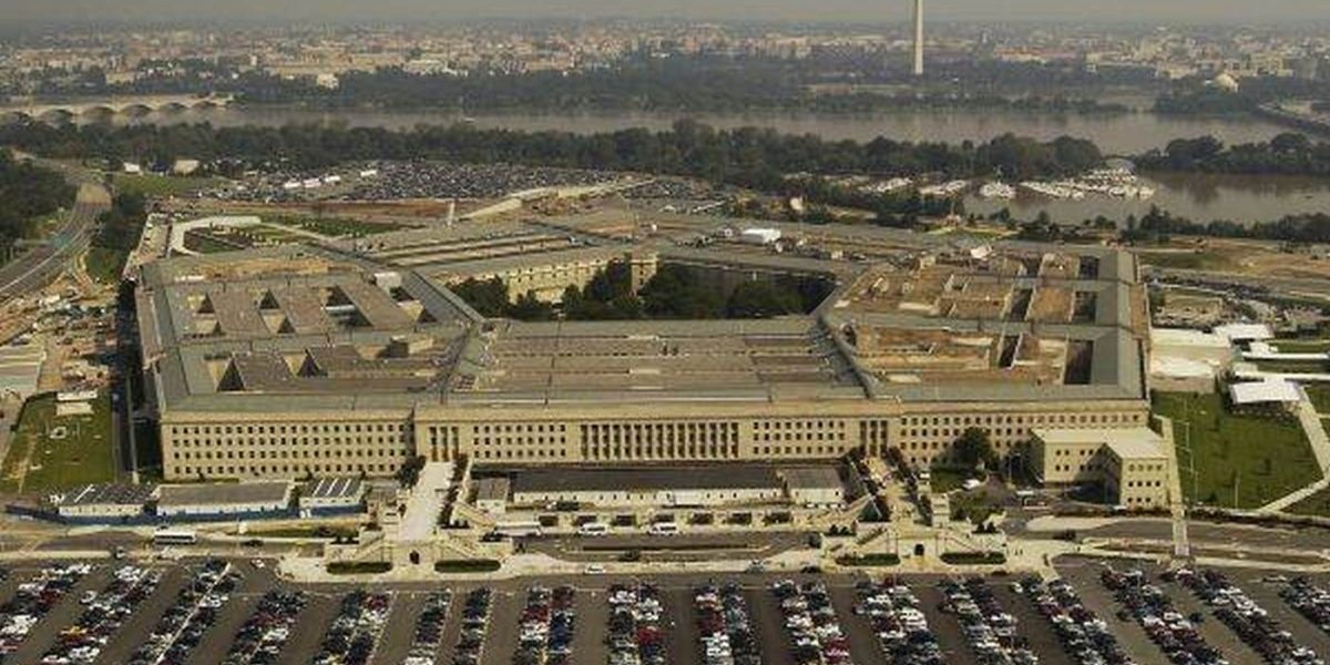Pentagonul: Producția de arme, la cote maxime, stocurile scad