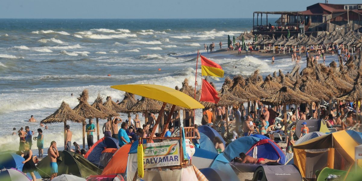 Pompieri pe litoral și la munte: 4500 de gărzi în acest weekend