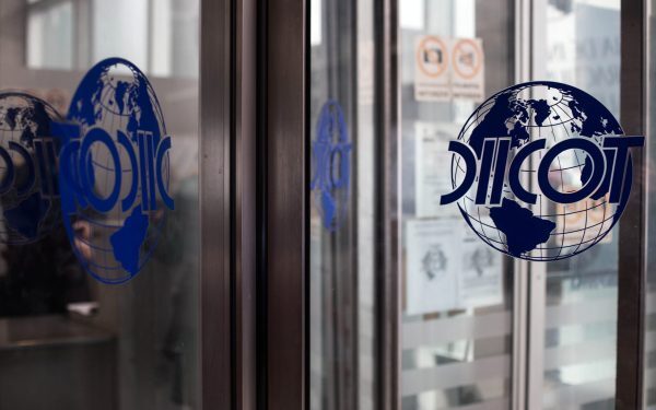 DIICOT: 79 de percheziții în București și 6 județe, contrabandă țigări