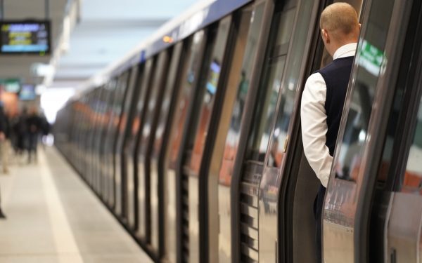 Metrou blocat: Defecțiune între Republicii și Costin Georgian