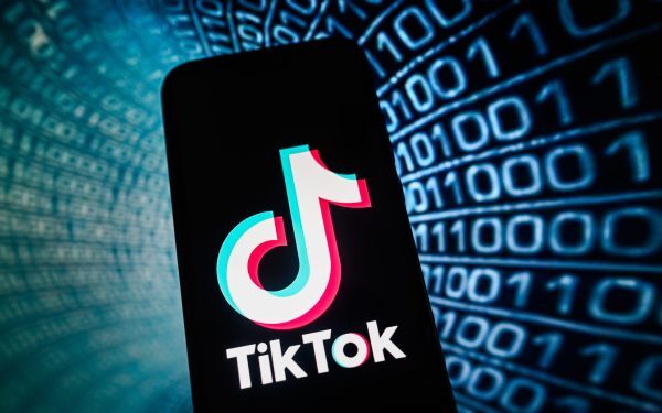 Tineri pe TikTok: Banii în pericol din cauza sfaturilor virale
