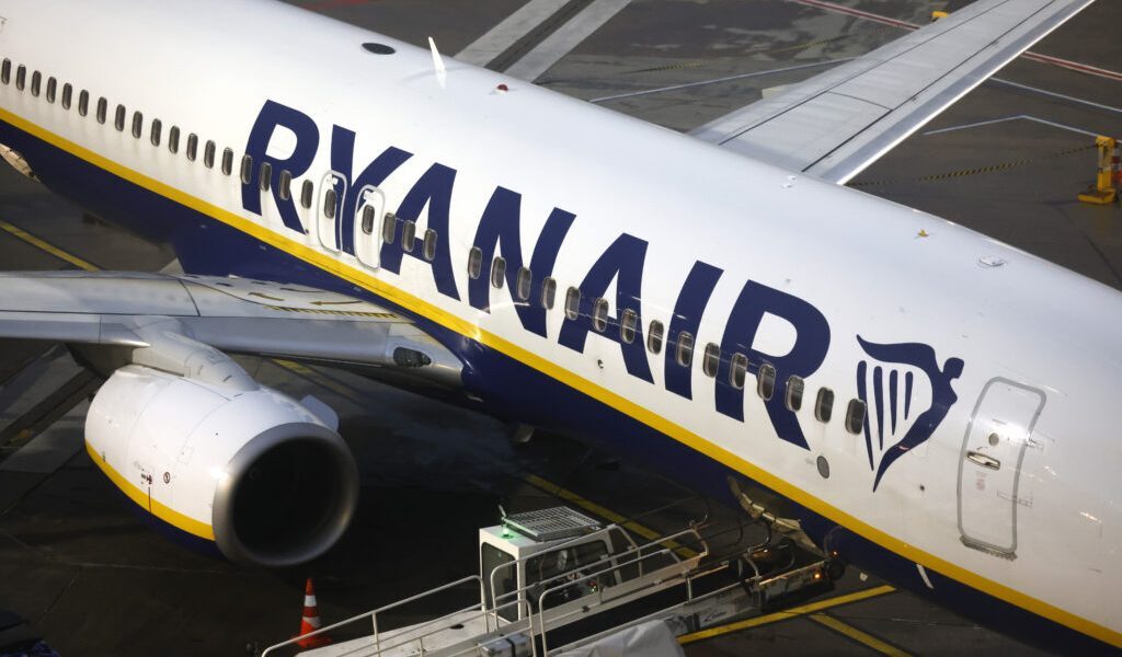 Spargere geam Ryanair: Ce a dus la momentul din infern