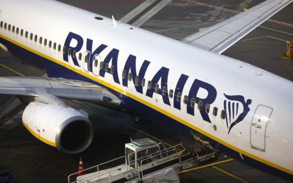 Spargere geam Ryanair: Ce a dus la momentul din infern