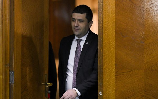 Premierul-stâlpe, miniștrii-valize. Miruță, pactul PSD