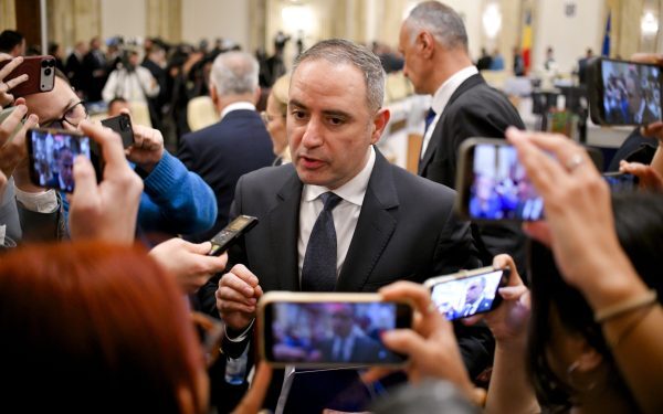 România vrea un guvern nou, grabă mare