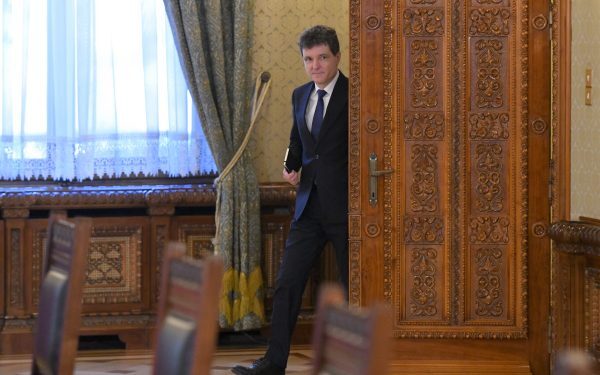 Cotroceni, blocaj pe salarii: România riscă 770 mil. euro