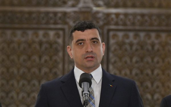 Simion apără ciobanii de pe Transalpina: Turmele, sacrificate din cauza bolii