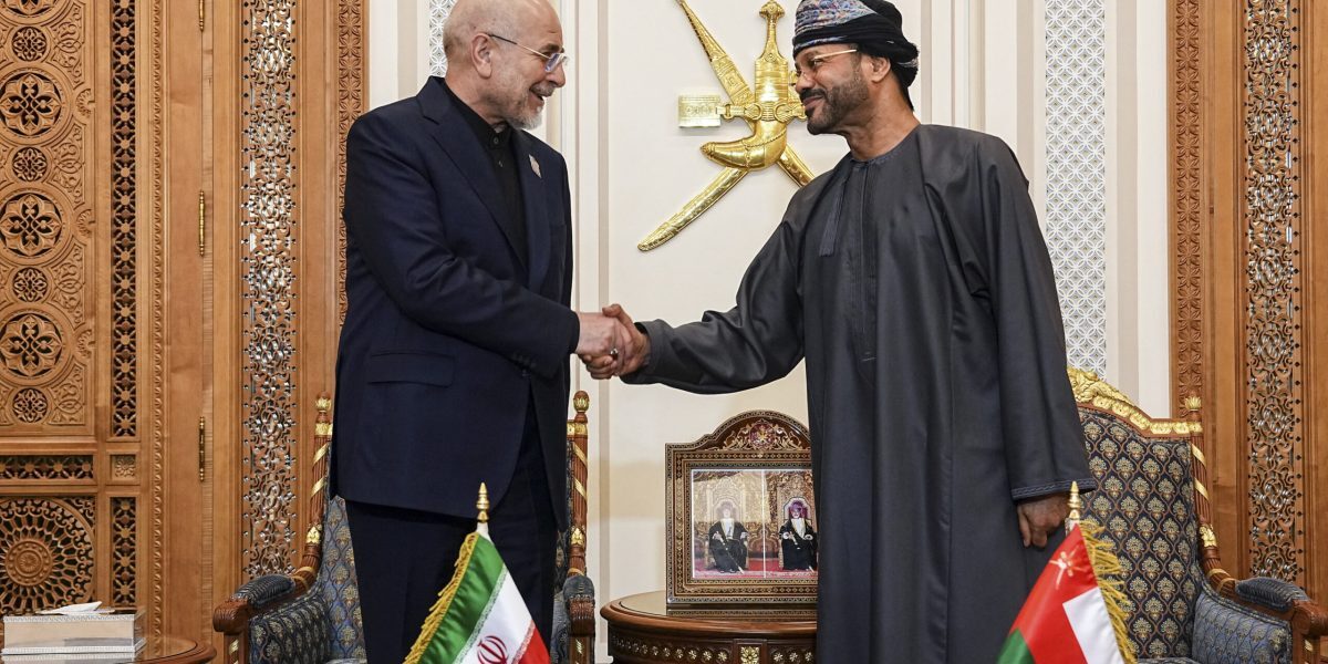 Iran și Oman, pe-un pas de acord pentru Ormuz. Ce vrea Teheranul