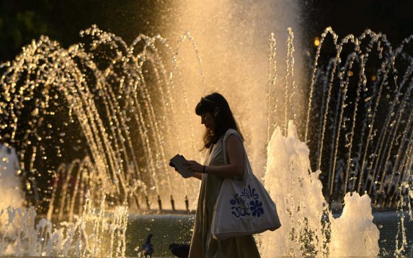 Caniculă în București: Marți cod galben, nopți tropicale!