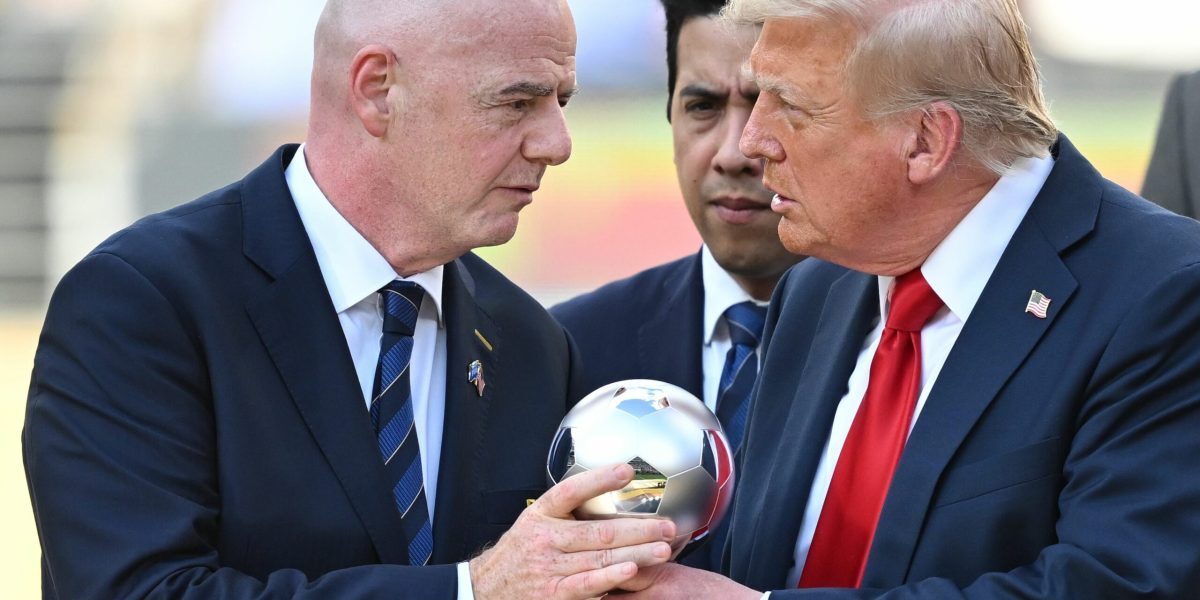 Trump: FIFA ar face o greșeală teribilă dacă îl înlocuiește pe Infantino