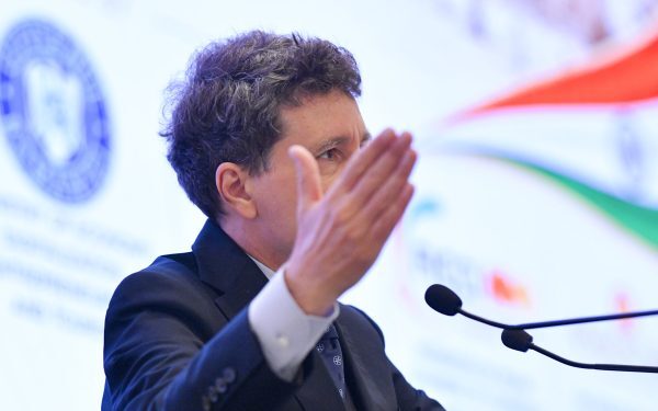 Stop politicienii: lăsați agendele electorale