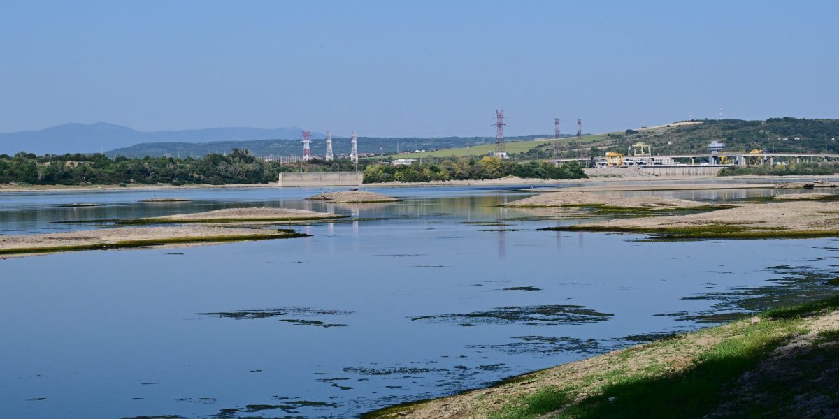 Dunărea intră în țară cu 1300 mc/s. Pericol?
