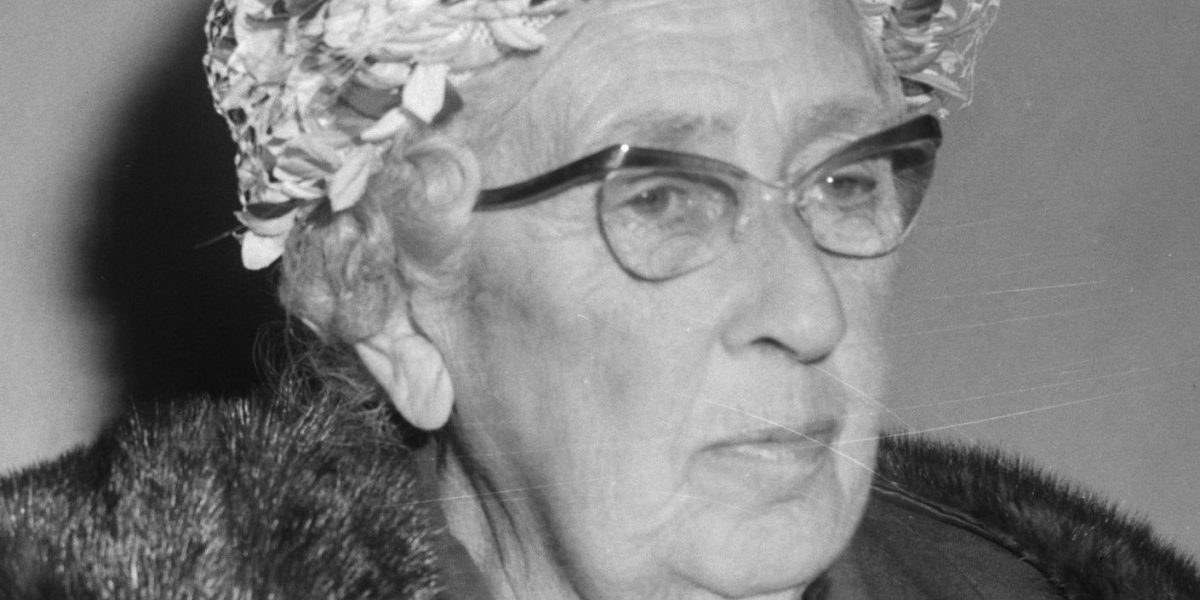 Scriitori celebri: Ce făceau Christie, Hemingway, King înainte de succes
