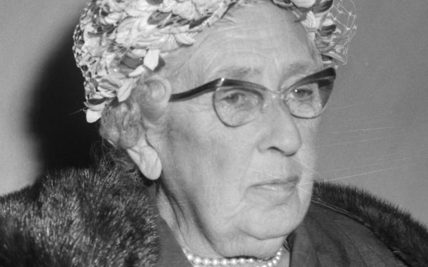 Scriitori celebri: Ce făceau Christie, Hemingway, King înainte de succes