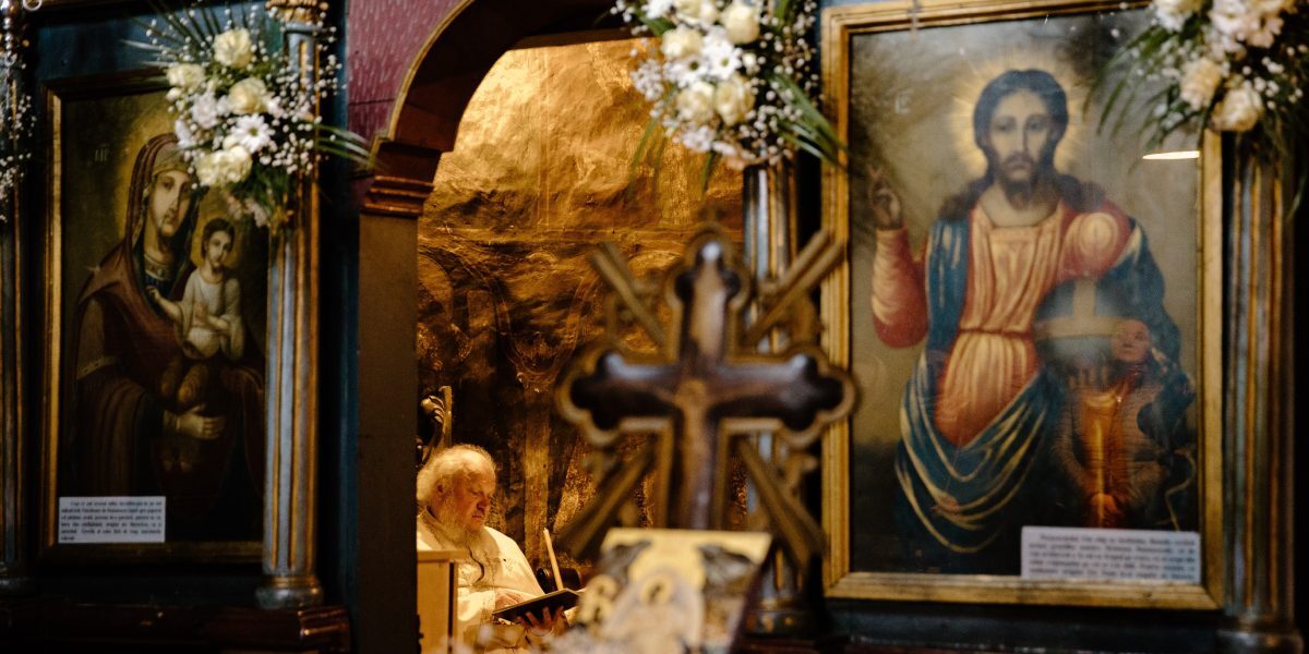Biserica din România unde femeile NU au voie: blestemul îi așteaptă