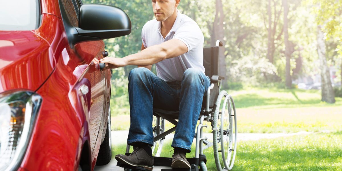Card carburant handicapați 2026: bani, benzinării. Află detalii