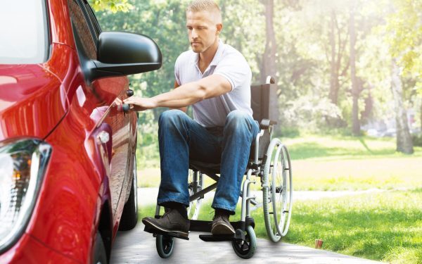 Card carburant handicapați 2026: bani, benzinării. Află detalii