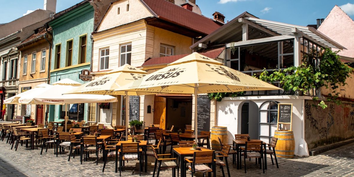 Prețuri la Bran și Brașov: Ciorbă, cartofi, friptură. Chirii exorbitante