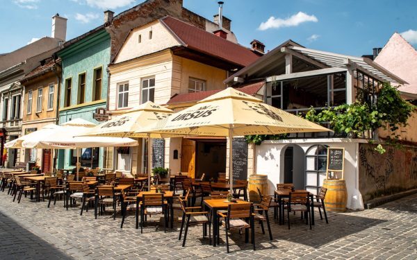 Prețuri la Bran și Brașov: Ciorbă, cartofi, friptură. Chirii exorbitante