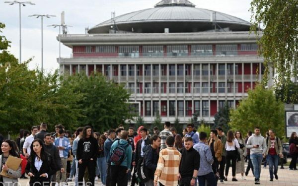 Taxe facultăți România 2026-2027: Cât costă anul universitar