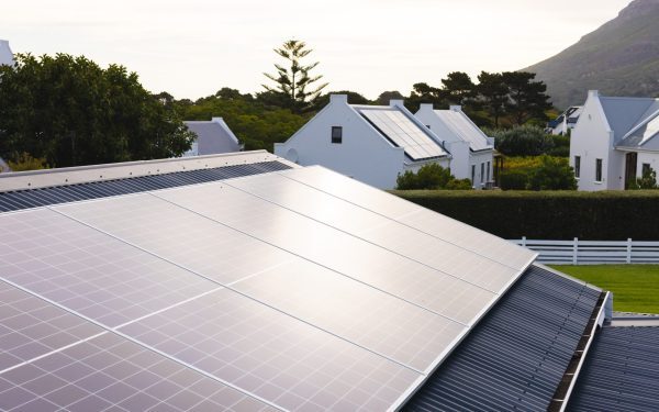 Panouri solare: Cât câștigi pe an dacă ai AC la casă