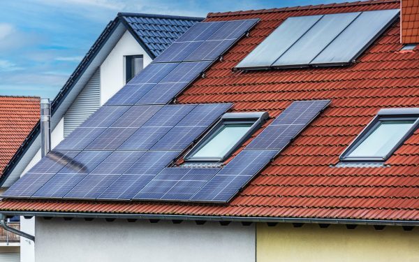 Caniculă la 40°C: Cum suferă panourile fotovoltaice