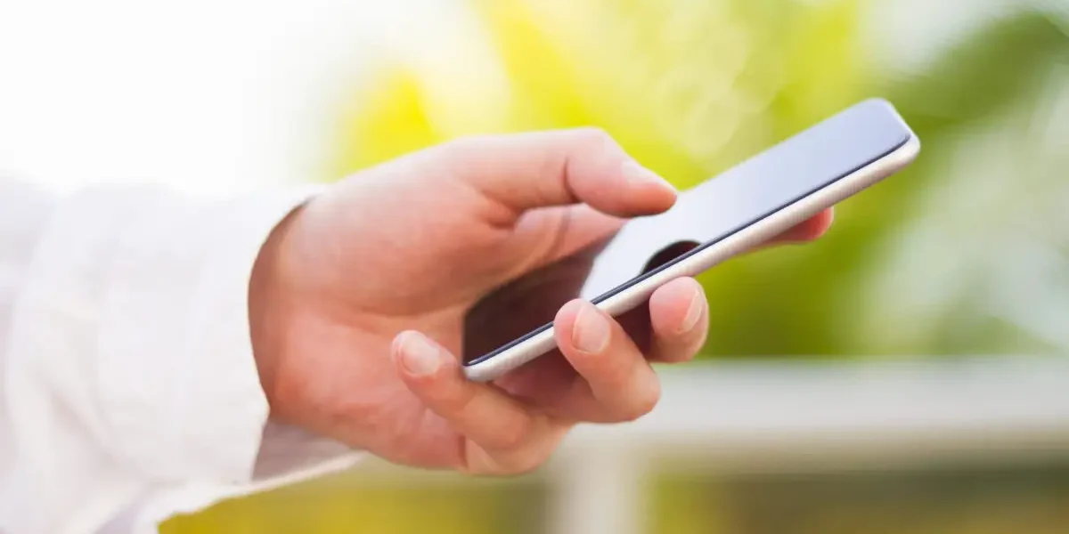 Telefonul personal, obligatoriu pentru muncă. Șeful poate cere asta