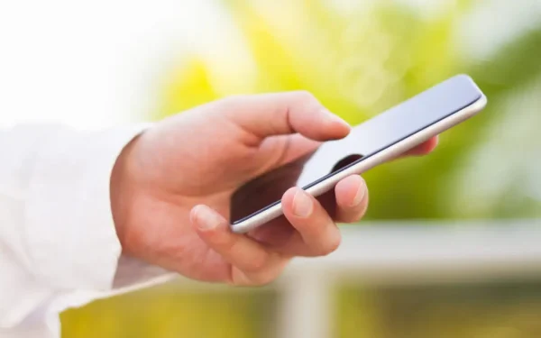 Telefonul personal, obligatoriu pentru muncă. Șeful poate cere asta
