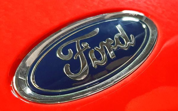 Dacia, sub asalt: mașini electrice ieftine și Ford, rivali pe piață