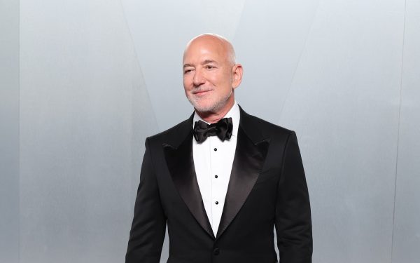 Bezos, gata să cumpere FC Liverpool. Tranzacție iminentă