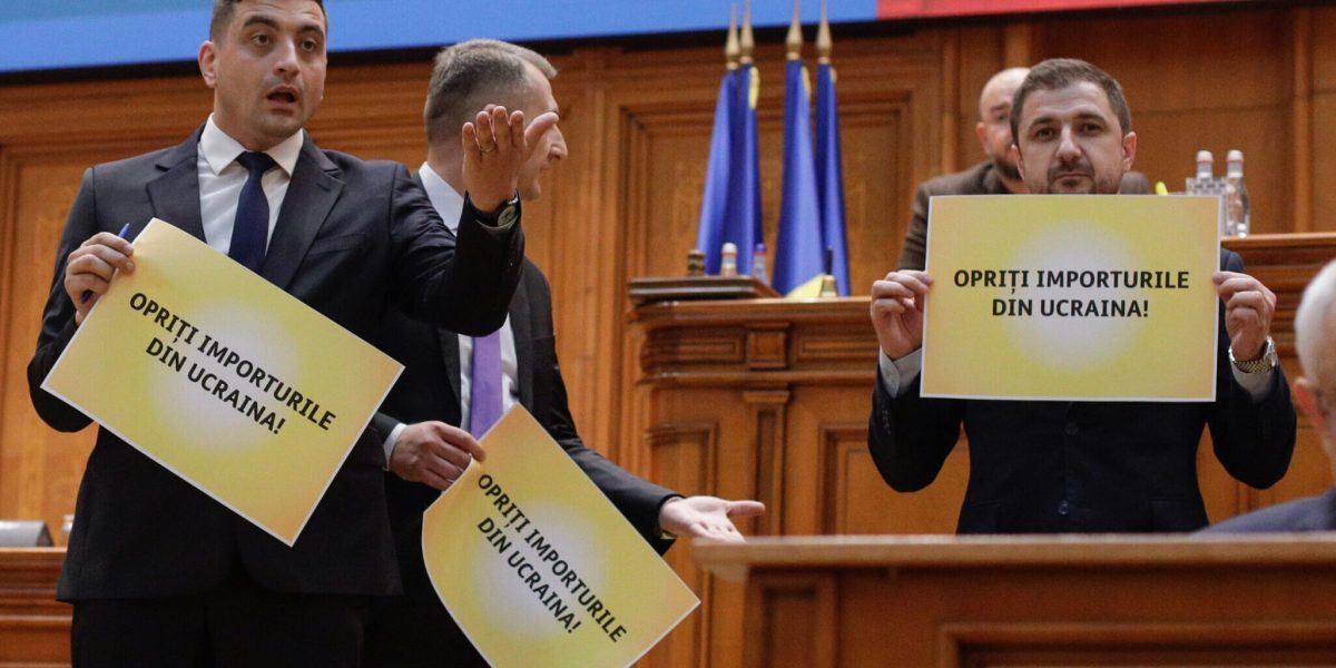 AUR copiază propaganda lui Putin pentru suspendarea lui Nicușor Dan
