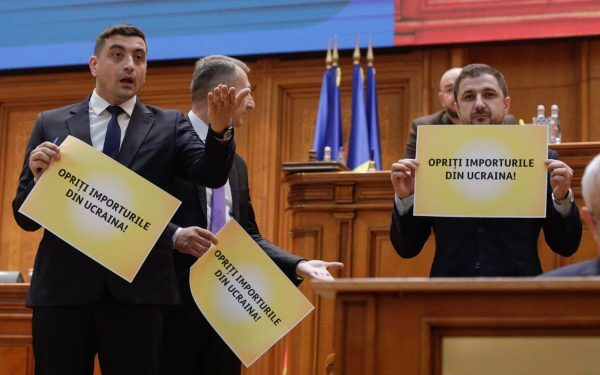 AUR copiază propaganda lui Putin pentru suspendarea lui Nicușor Dan
