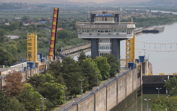 Cernavodă: Unitatea 2 merge încă 9 zile, Dunărea în creștere
