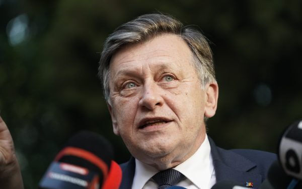 Crin Antonescu, atac DUR la Nicușor Dan: Demisionează!