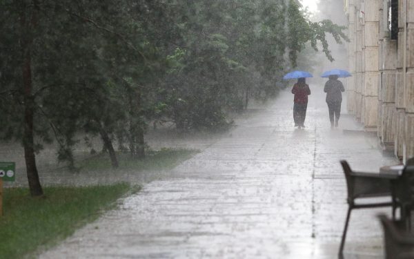 Furtuni și caniculă: Jumătate de țară sub cod galben până mâine