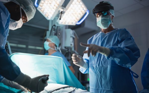 Creier operat de AI: Un britanic și-a salvat vederea