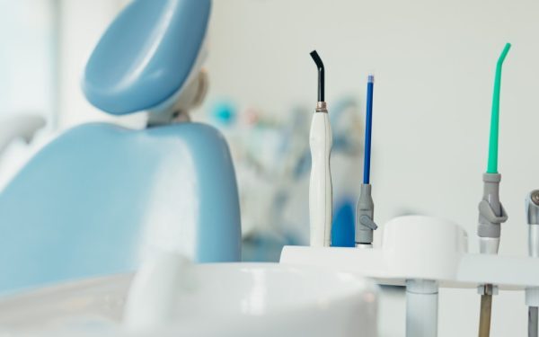 Dentisti în exces: Colegiul Medicilor cere mai puține locuri la buget