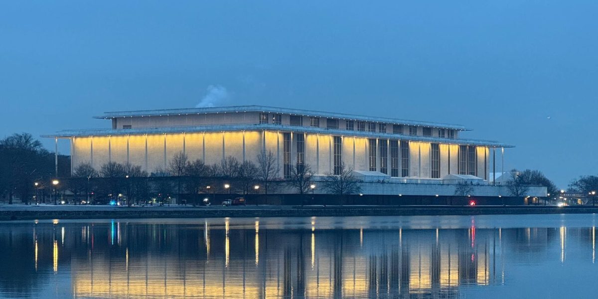 Centrul Kennedy sfidează justiția SUA, păstrează Trump pe fațadă
