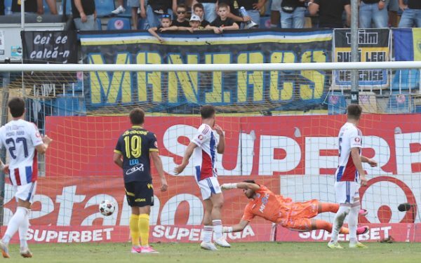 Petrolul bat Oțelul după penalty, oaspeții termină meciul în 10